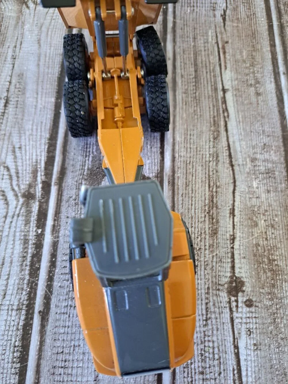 Case 330B Articulated Dump Truck 1/50 Scale Diecast Model Ertl Tip Bed Wheels